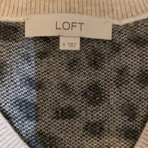 Animal print sweater. Size small - Picture 3 of 3